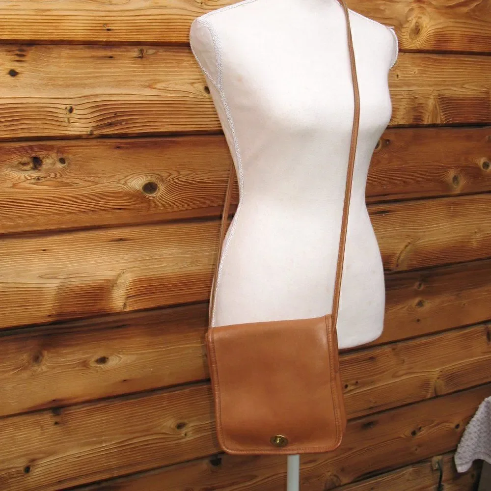 Vintage Coach 9620 Compact Pouch Flap Crossbody Bag British Tan